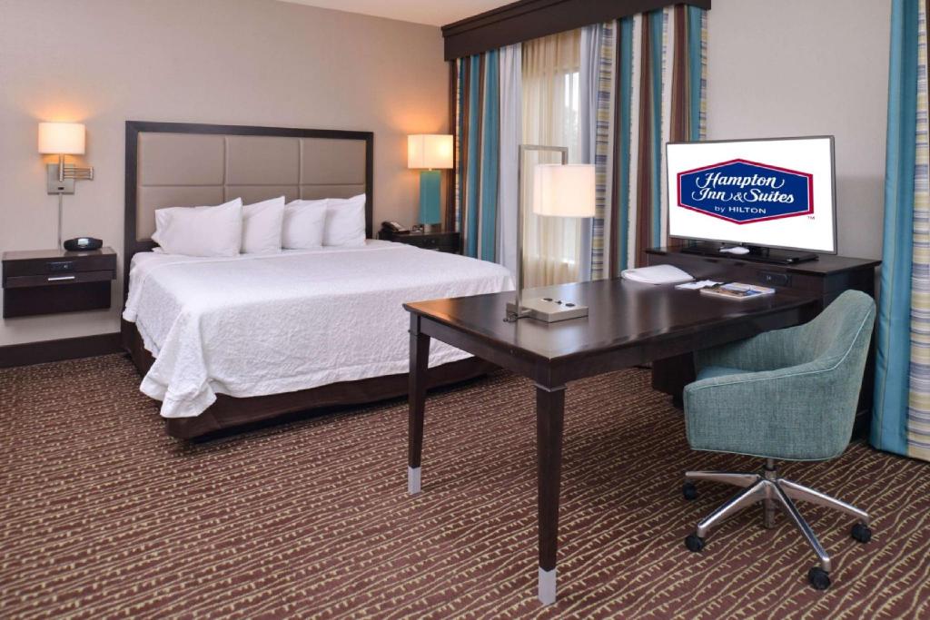 STUDIO, KING BED, SOFA, ACCESSIBLE