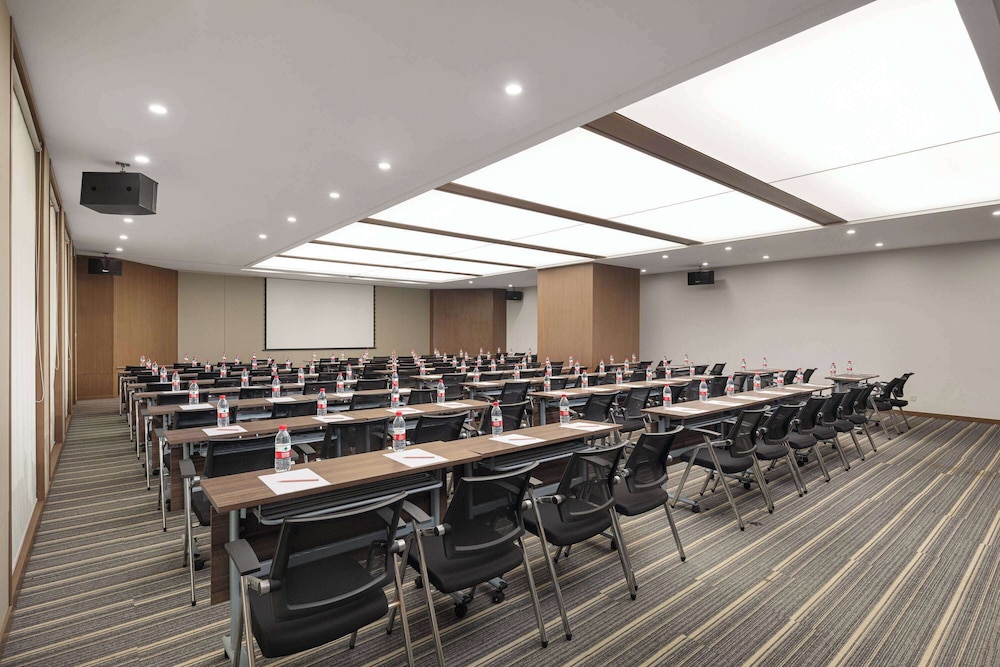 Ramada by Wyndham Zhenjiang Dagang New District 41/42