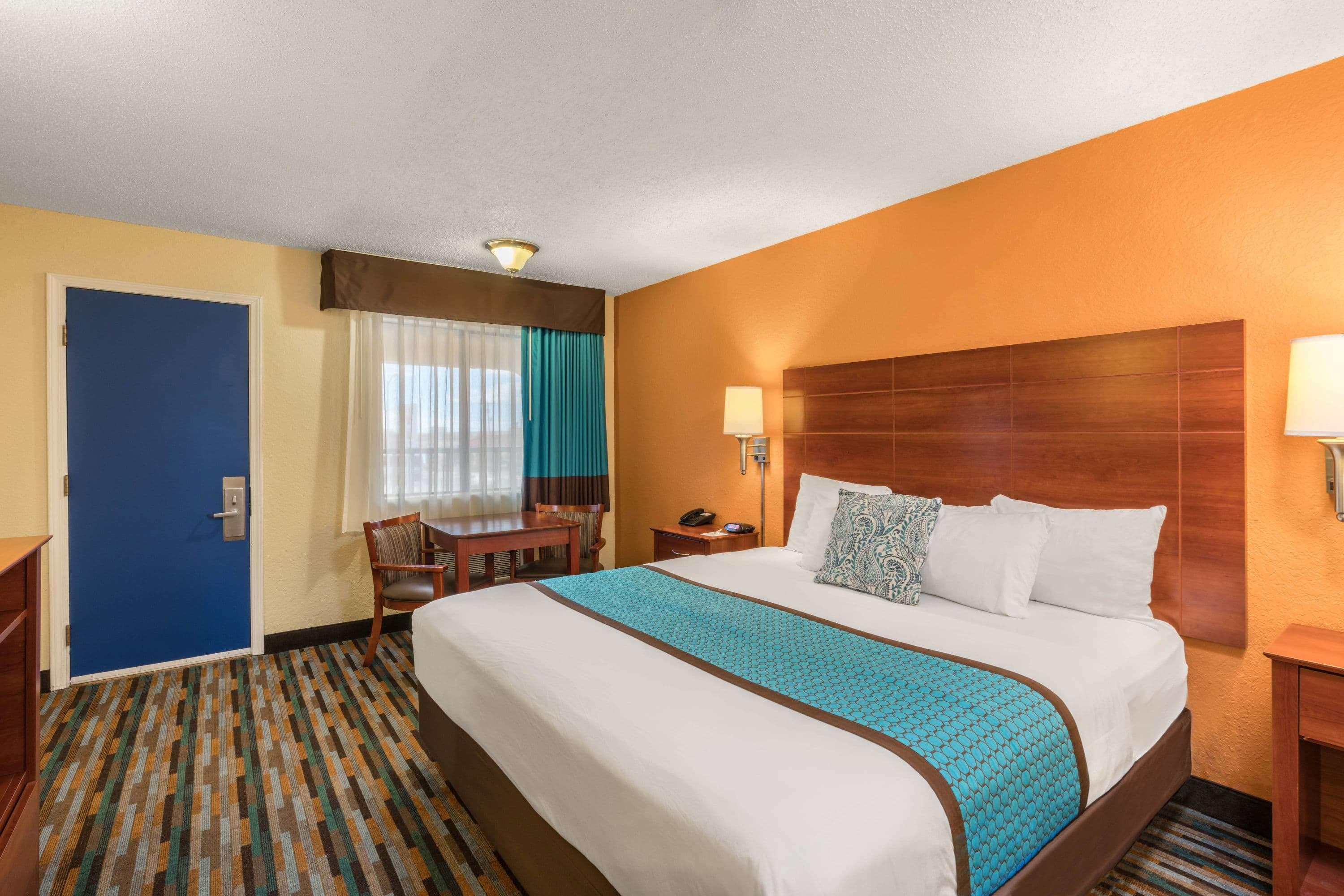 Room, King Bed