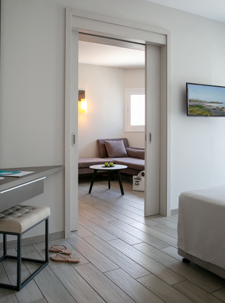 Vangelis Hotel Apartments 48/72