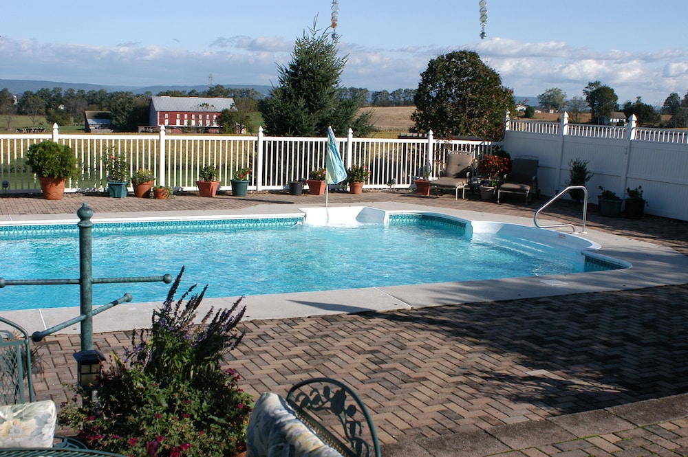 Annville Inn Bed and Breakfast 2/50