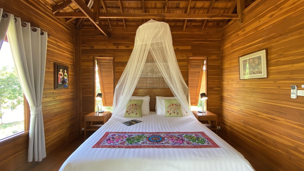 Nan Seasons Boutique Resort 48/81