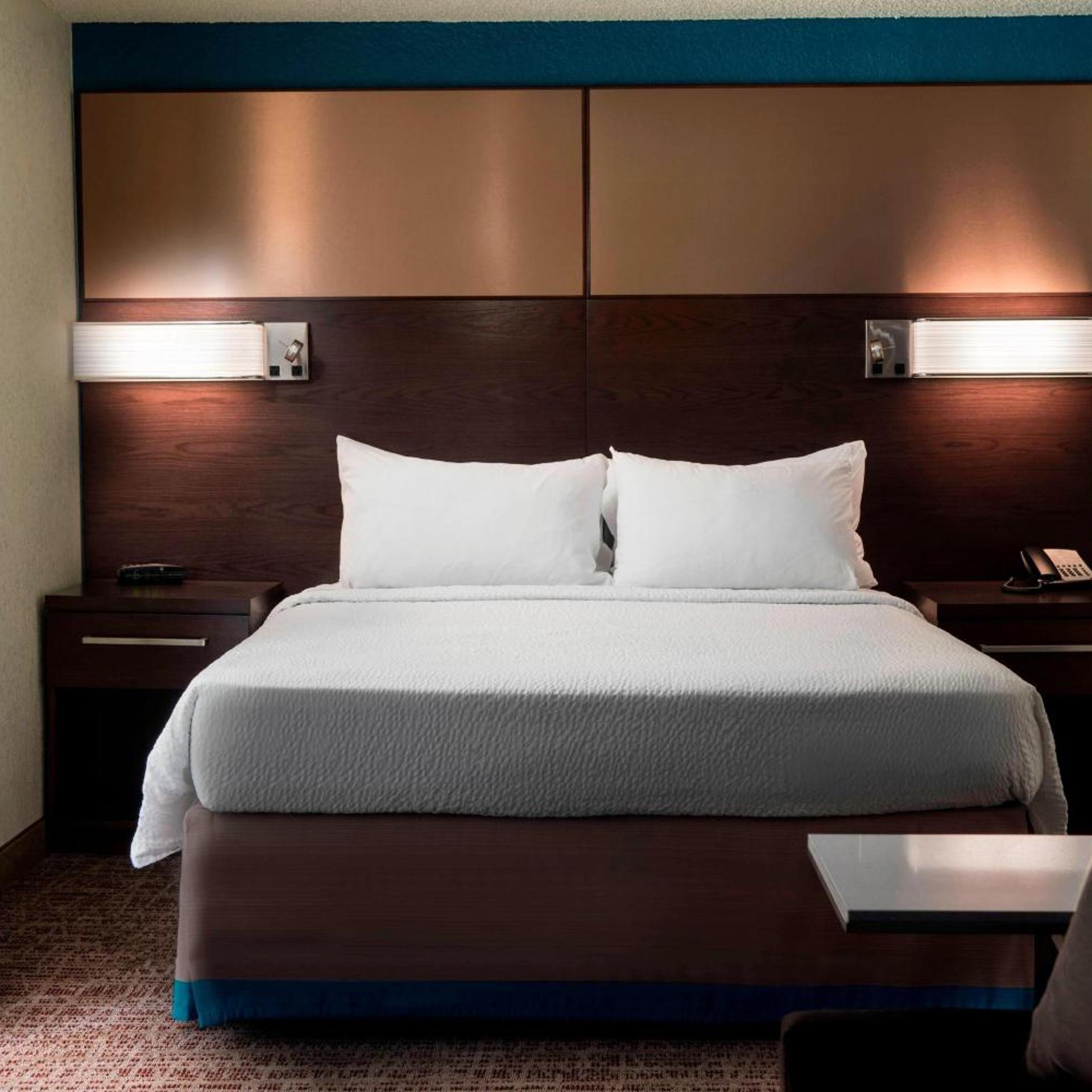 Studio, Queen Bed
