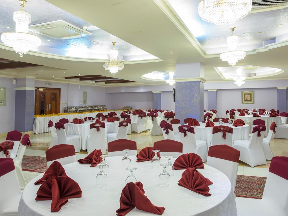 Safeer Plaza Hotel 49/50