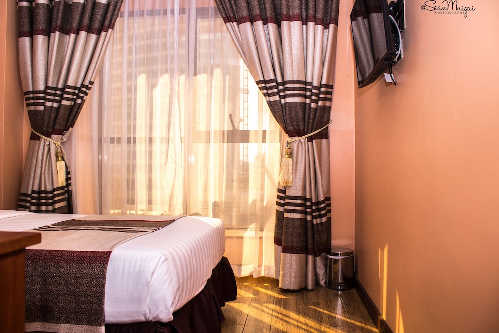 After 40 Hotel 21/50
