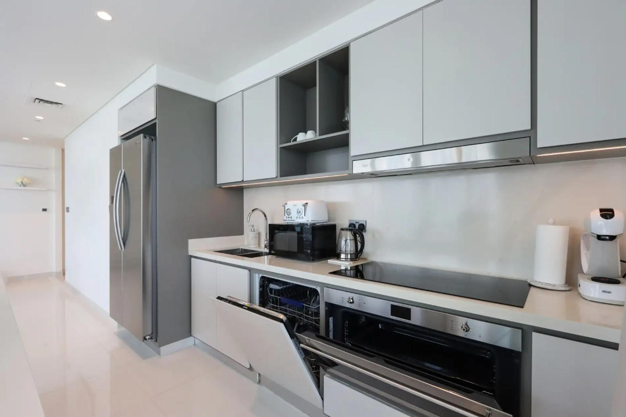 3BR with Marina Skyline View & Private Beach 26/26