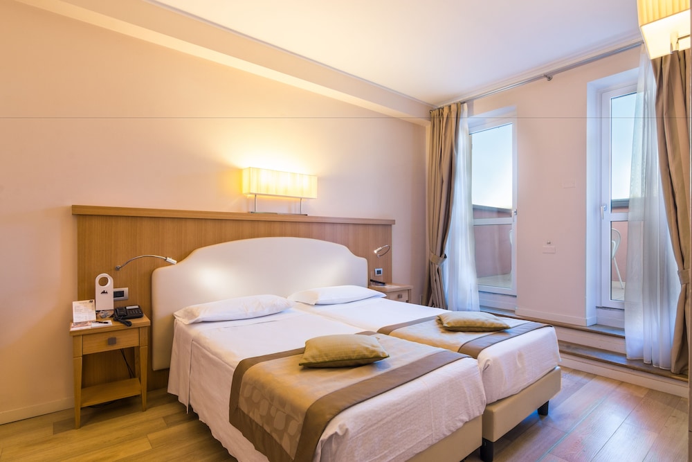 Hotel Sirmione E Promessi Sposi 25/69