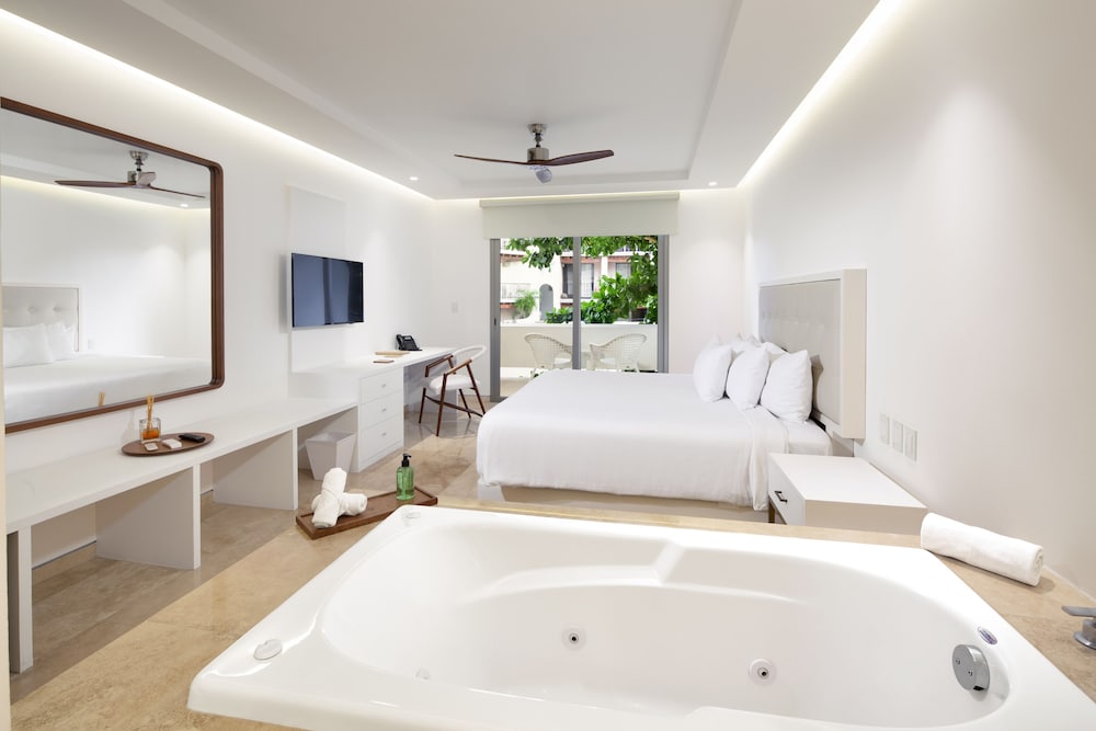 Antera Hotel and Residences 65/66