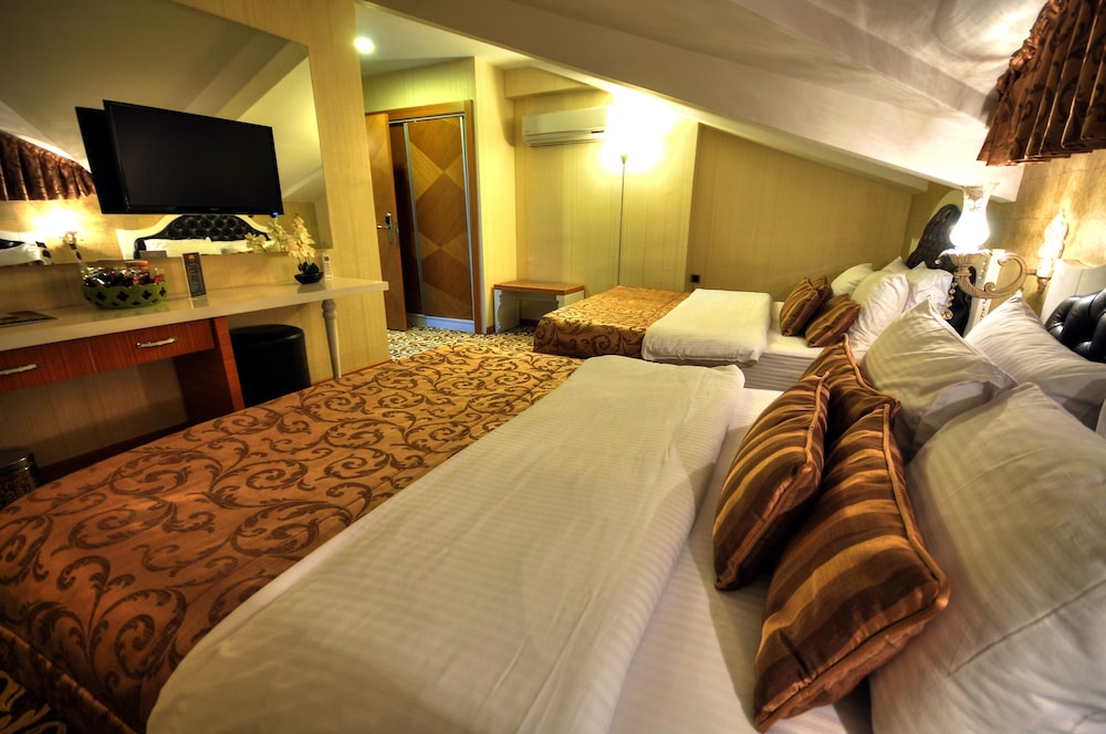 Golden Deluxe Hotel 8/39