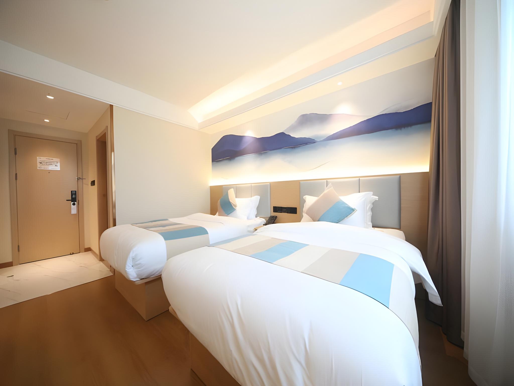 Room at VX Shanghai Railway Station Hotel, SHANGHAI