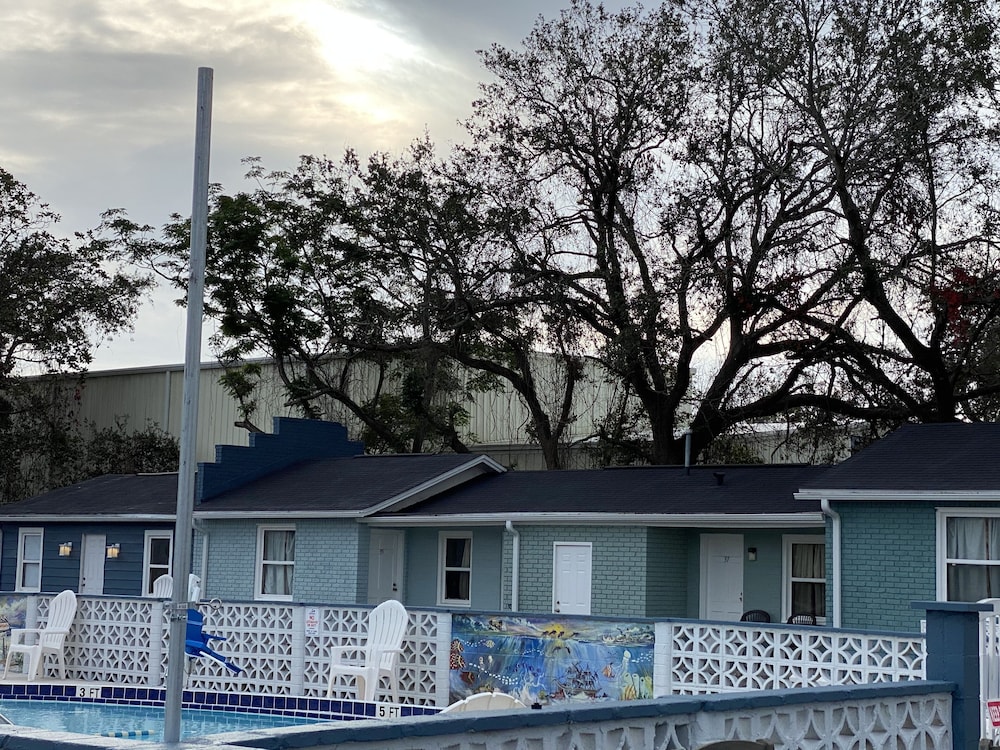 Gulf Coast Inn 34/50