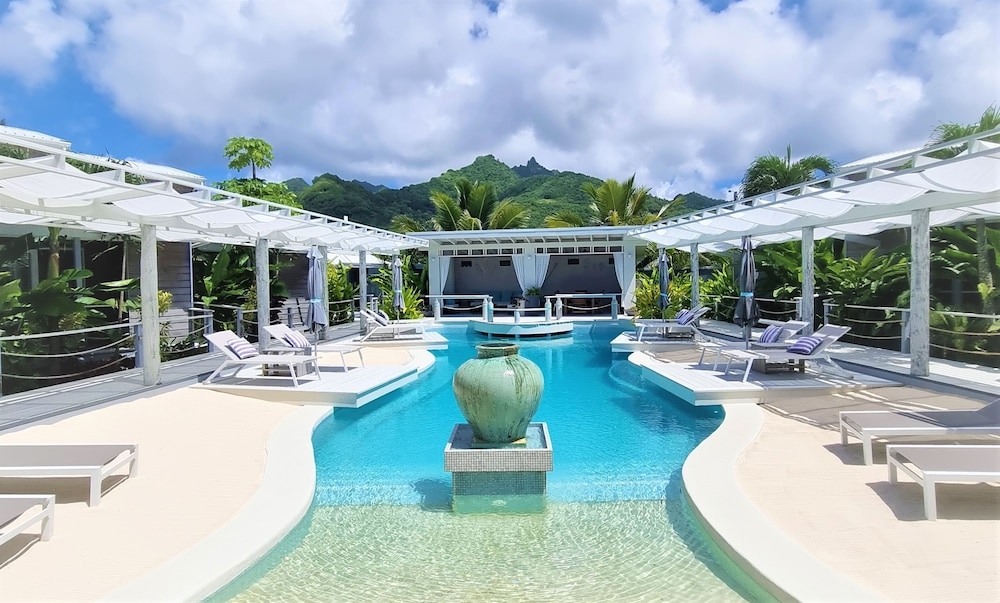 Ocean Escape Resort & Spa 40/48