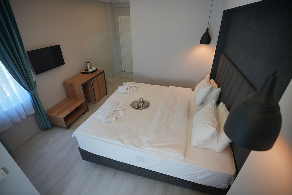 Cekmen Hotel 14/80