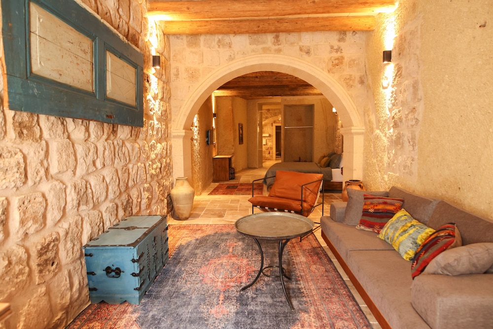 Vita Cave Suites 34/48