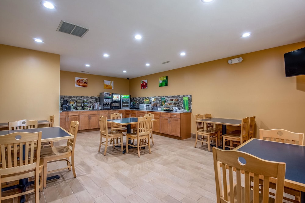 Quality Inn Tully I-81 42/61