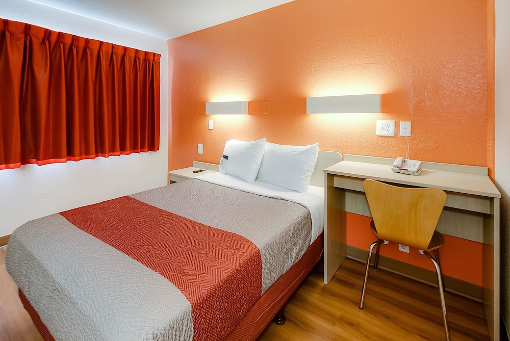Motel6 Lenexa, KS - Kansas City Southwest 18/44