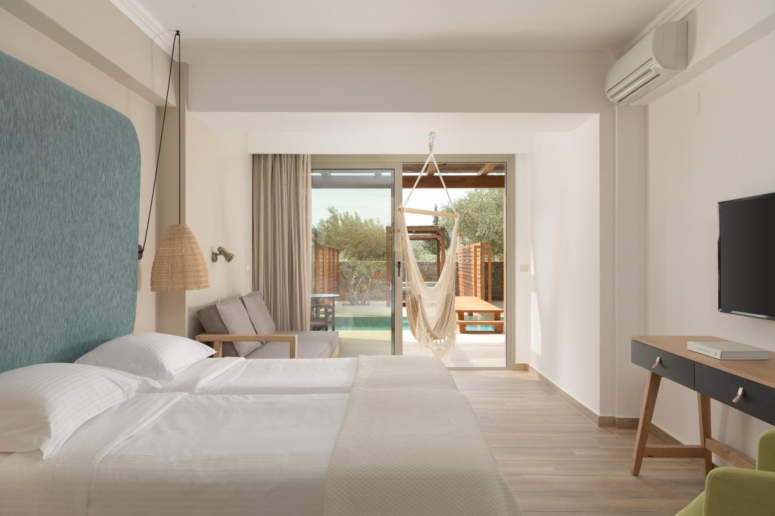 Junior Suite Sharing Pool Mountain View