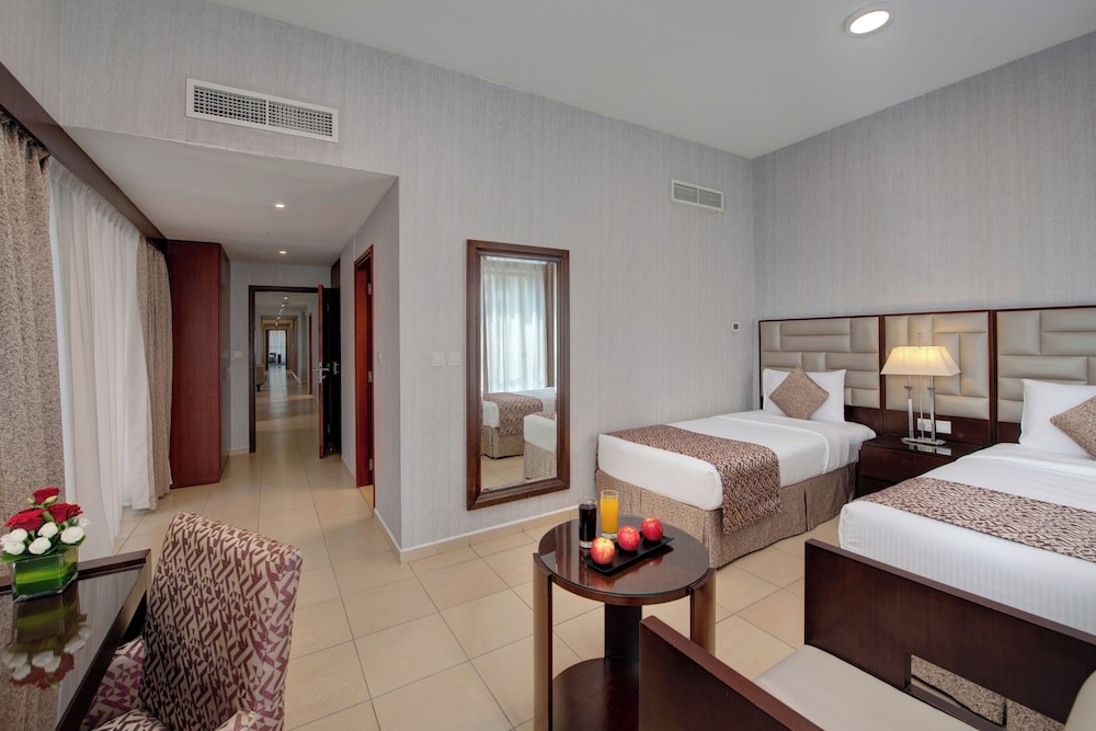 4 BEDROOMS, DELUXE, APARTMENT