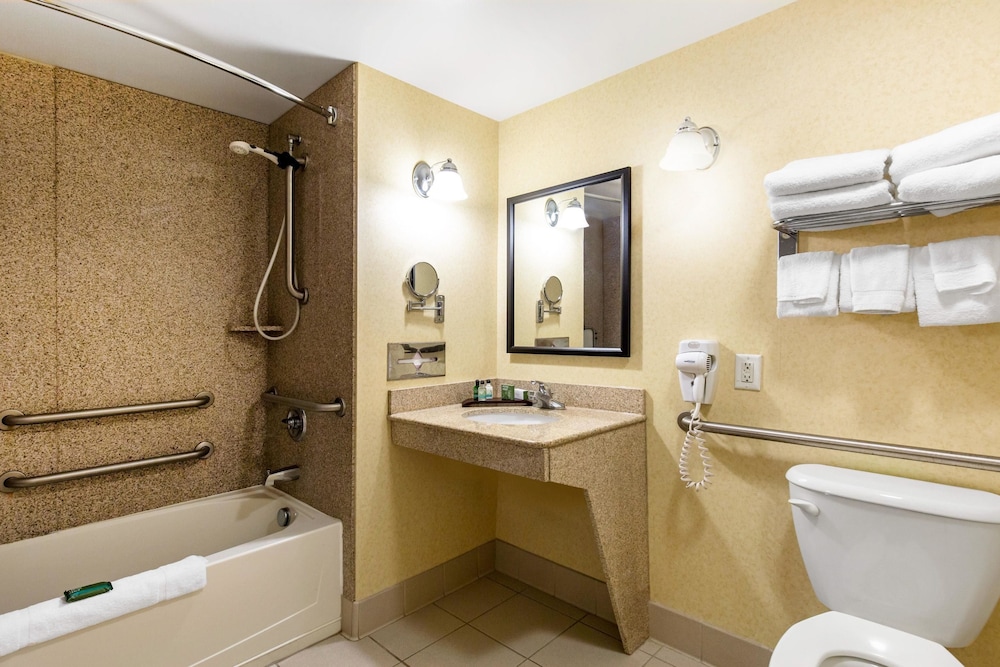Gateway Hotel Suites Ascend Hotel Collection 10/33