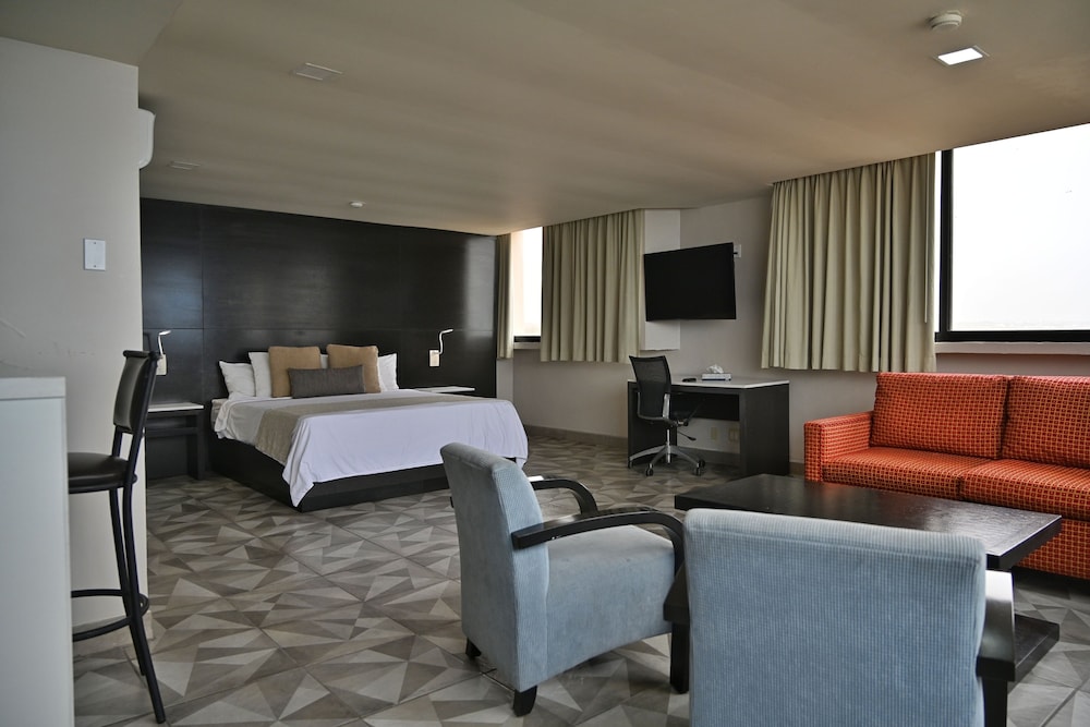 Corona Plaza Hotel 60/70