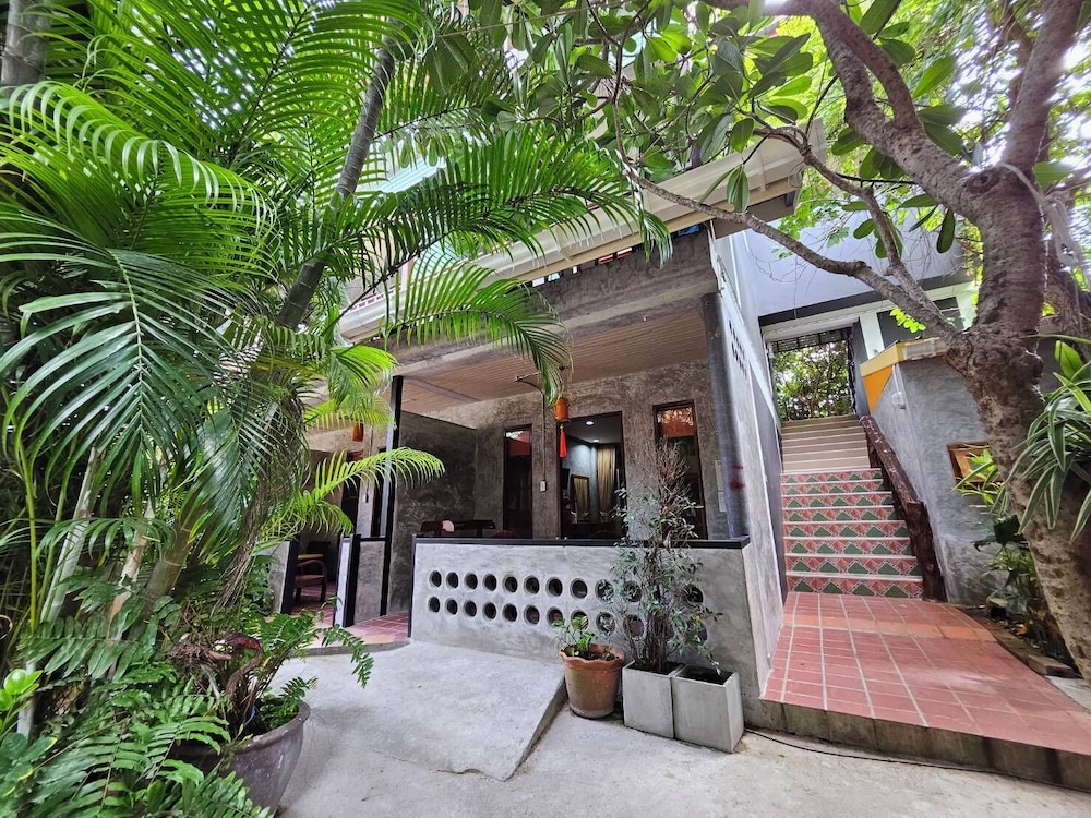 Araya Boutique Hotel 63/69