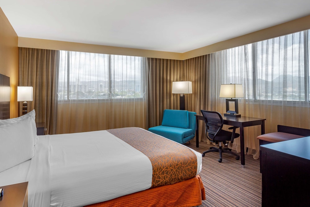 STANDARD, KING BED, WITH VIEW, SOFA, ACCESSIBLE