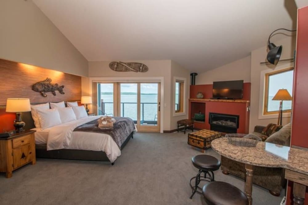 Design, Suite, King Bed, Sofa, North Tower