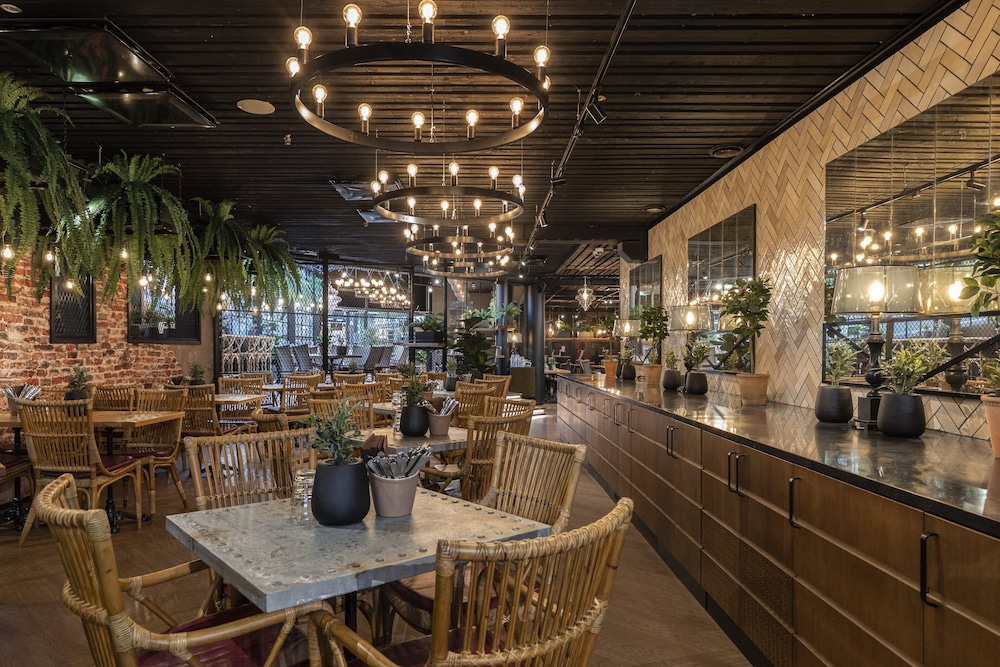 restaurant cafeteria