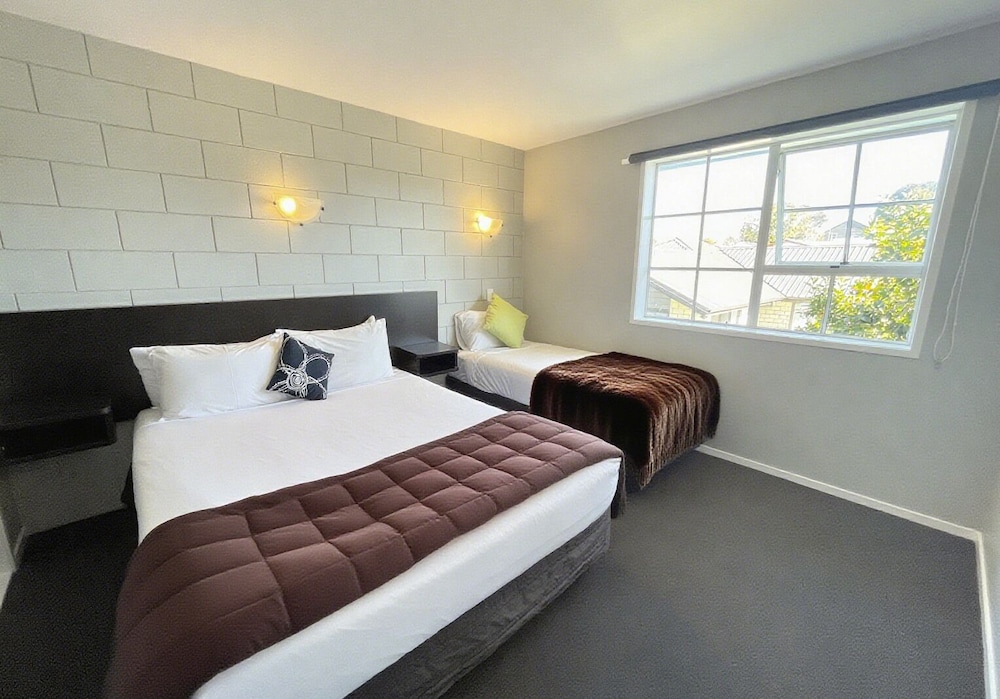 2 BEDROOMS, SUPERIOR, SUITE