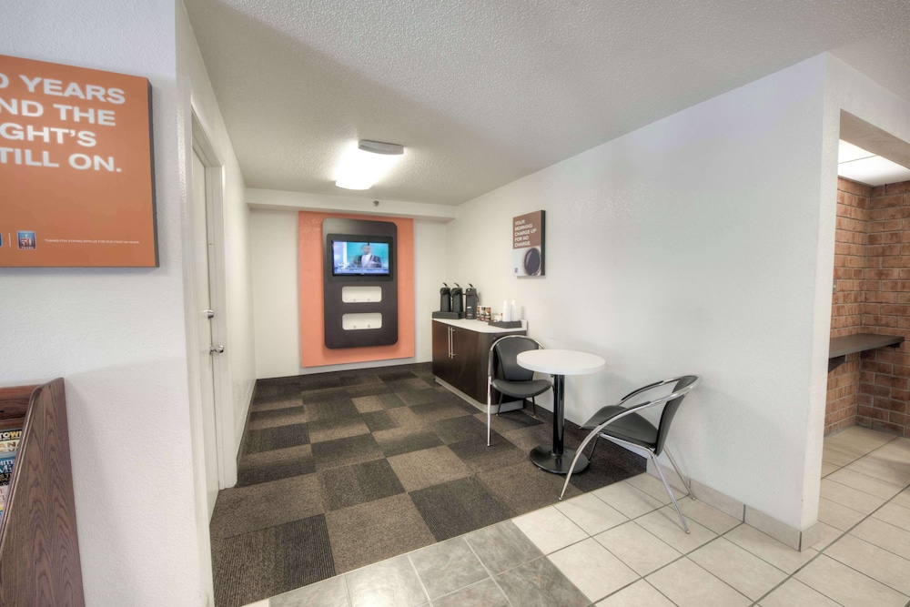 Motel6 Branford, CT - New Haven 42/58