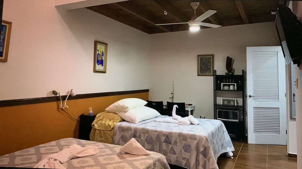 MANAYA BED & BREAKFAST 40/74