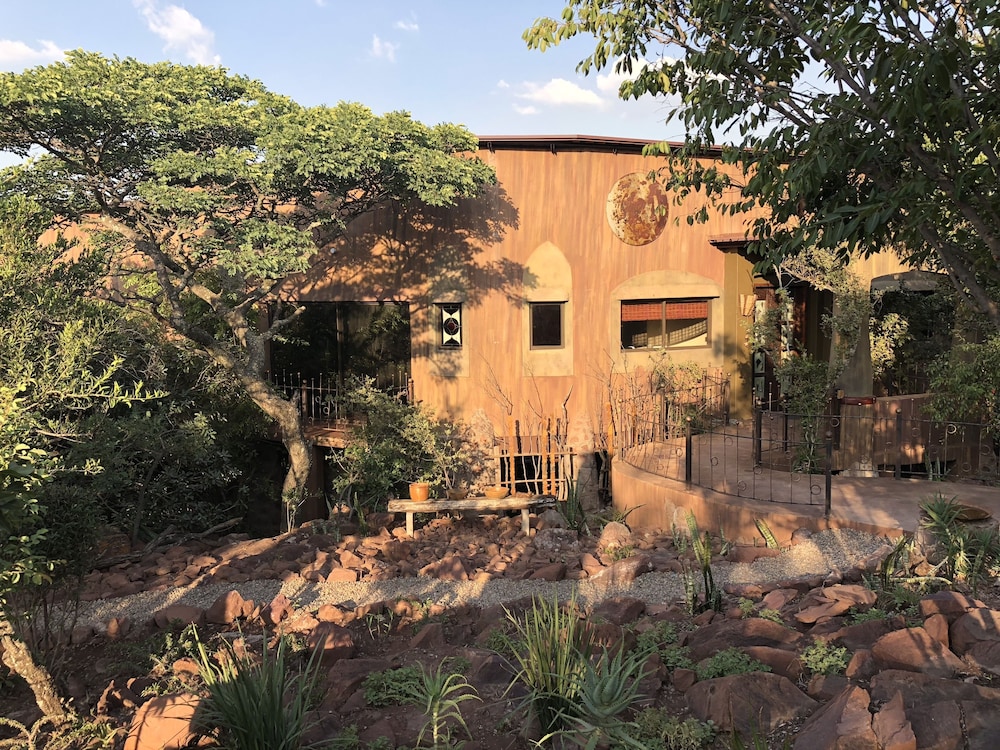 Leopards Rock Bush Boutique 3/50