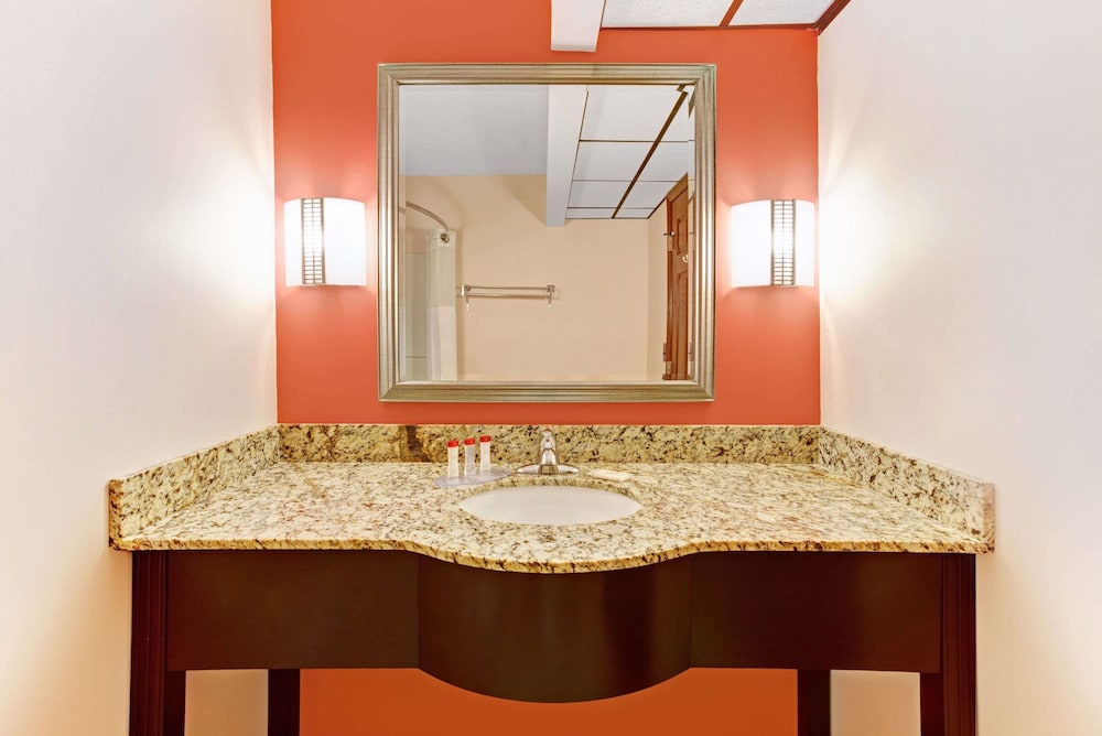 Ramada By Wyndham Murfreesboro 8/24