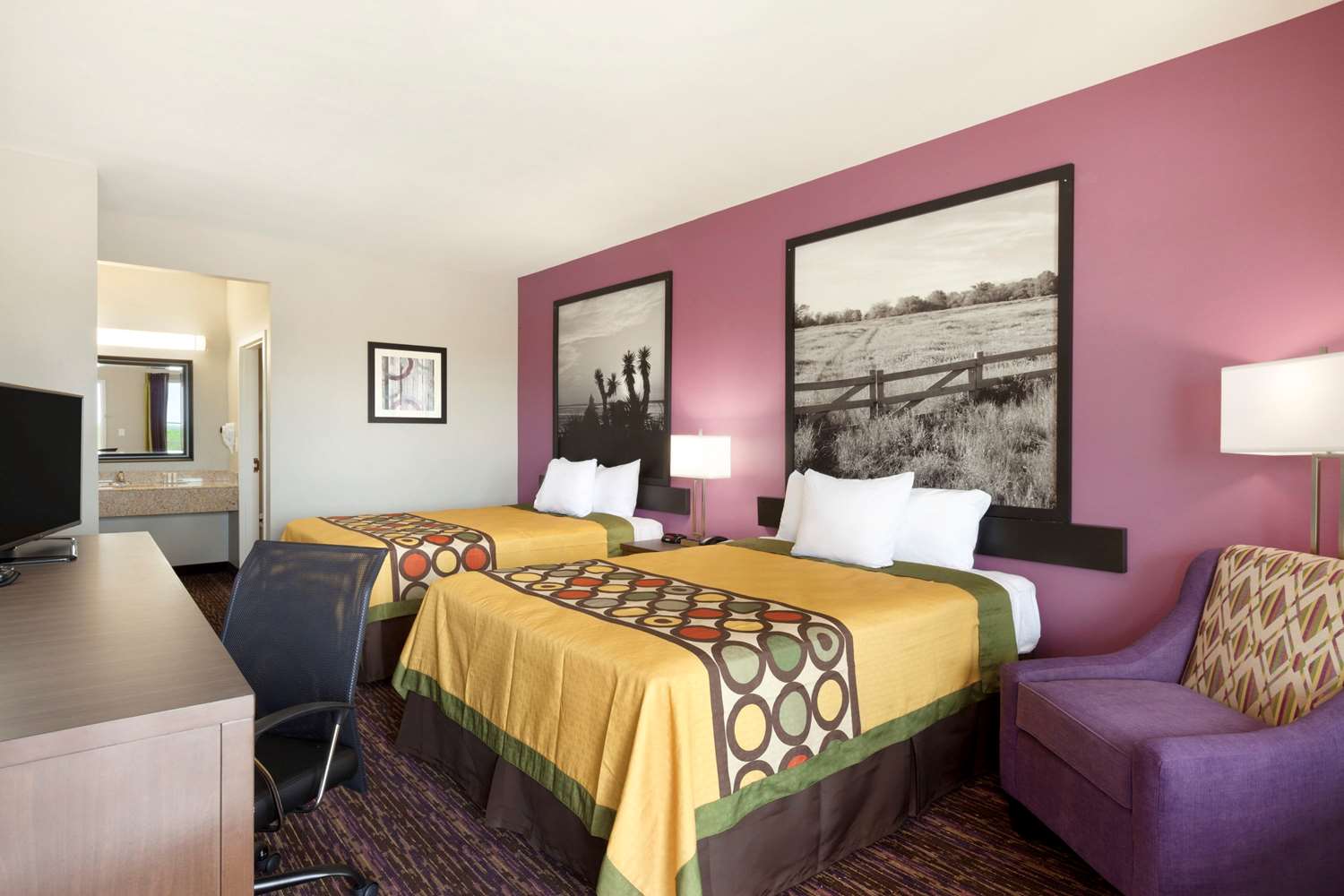 Super 8 by Wyndham Carrizo Springs 24/33
