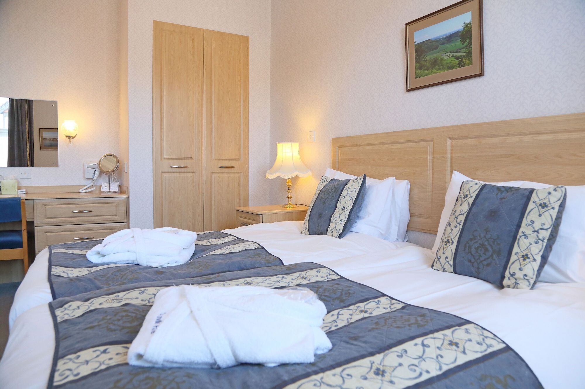 Deluxe, Twin Beds