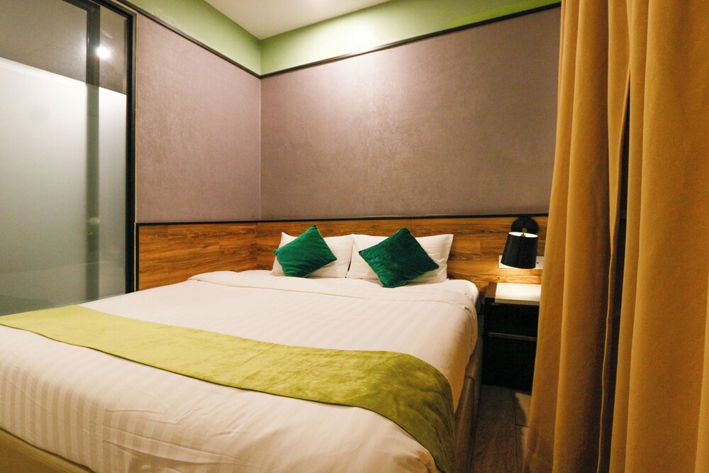 Swing & Pillows at Golden Roof Hotel Seri Iskandar, Ipoh 11/30