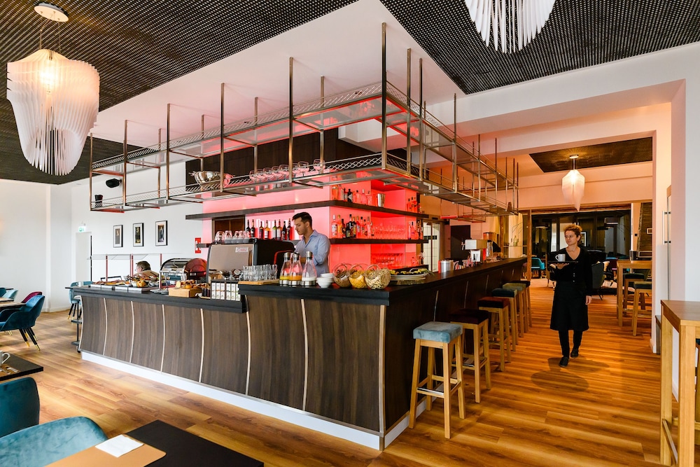 Nikii Hotel 50/59
