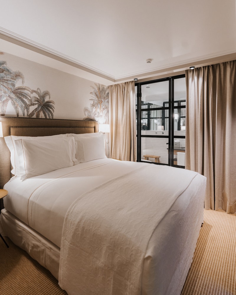 PREMIUM, DOUBLE OR TWIN BED