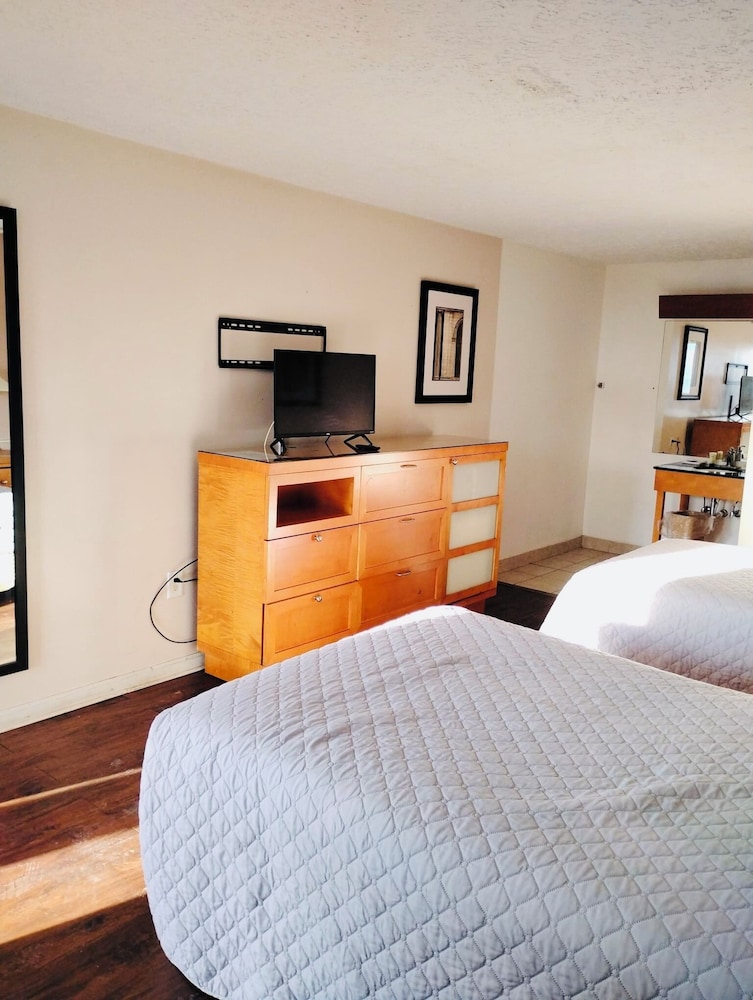Motel M Lewisburg 12/42