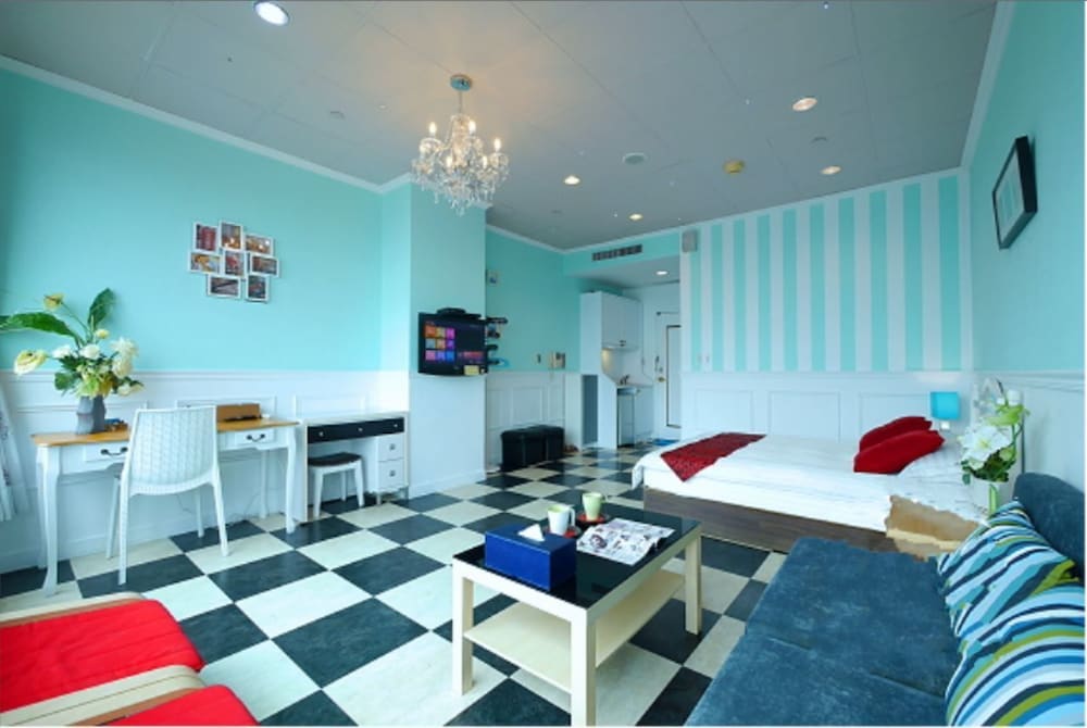 85 Cape Suites 58/74