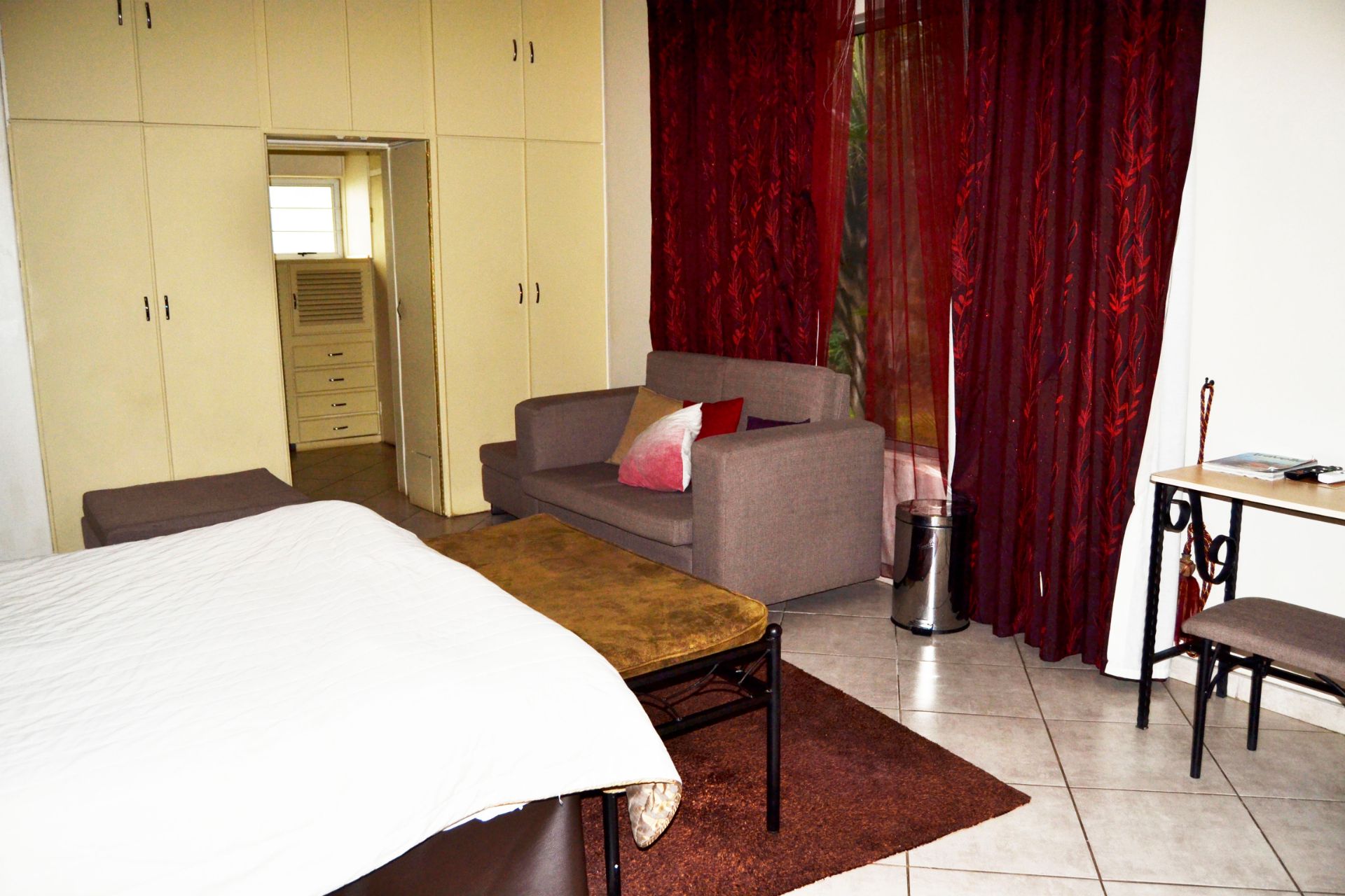 Ya Rena Guest House 2/18