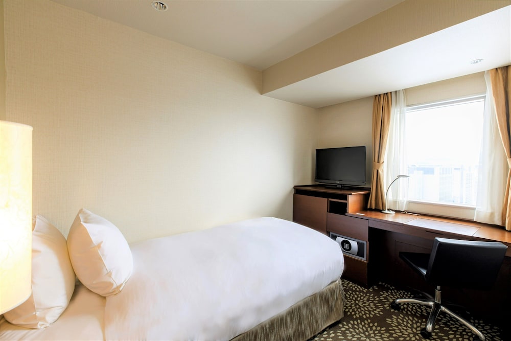 Holiday Inn ANA Kanazawa Sky 14/80