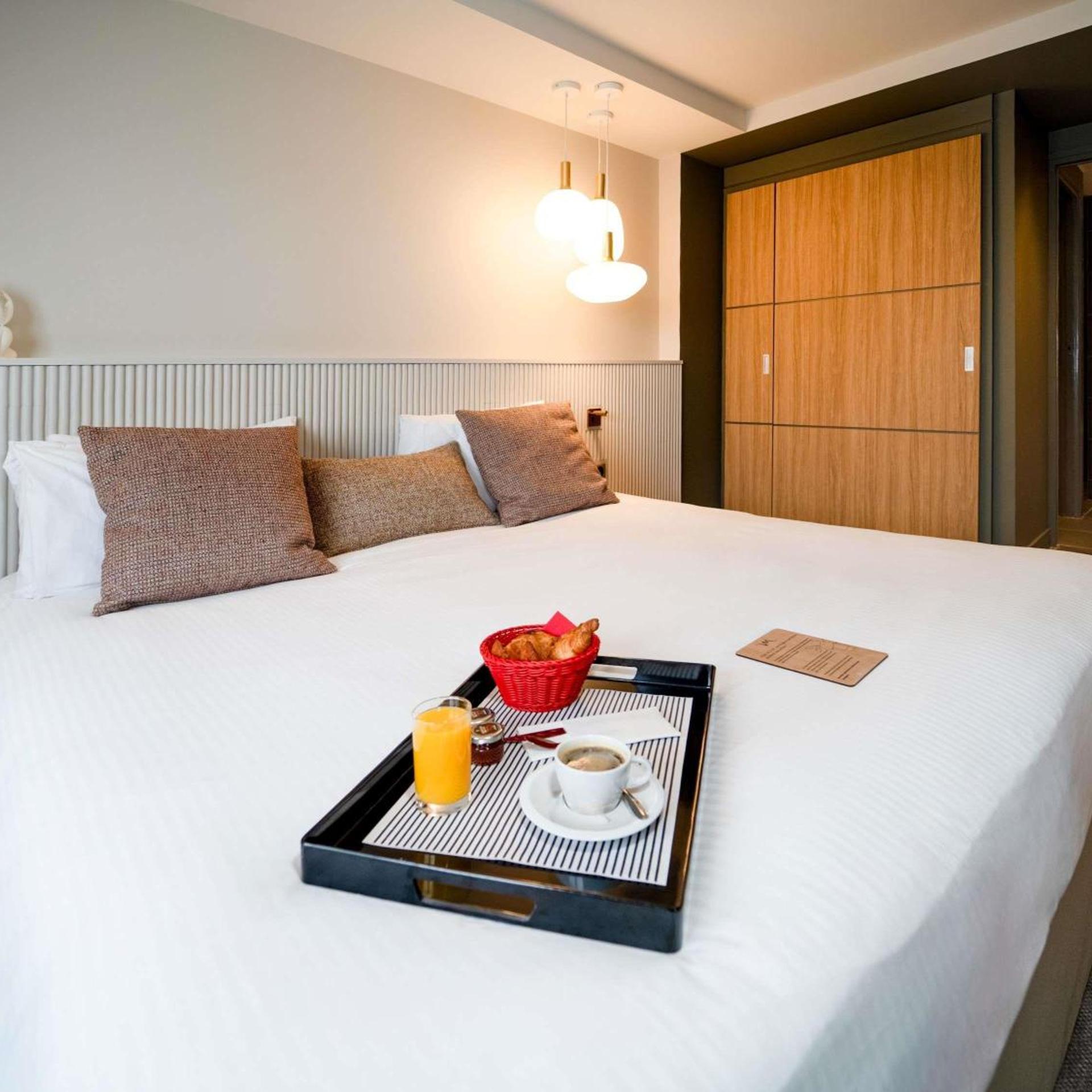 Superior, Suite, King Bed, Garden Side, Sofa