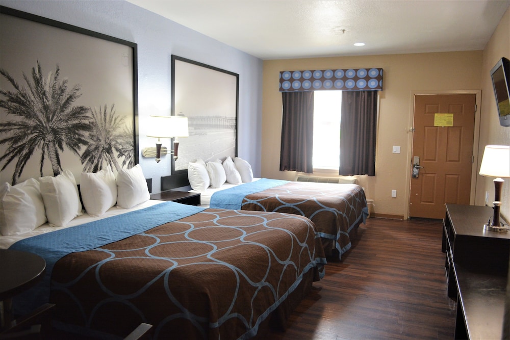 Super 8 by Wyndham Galveston 15/37