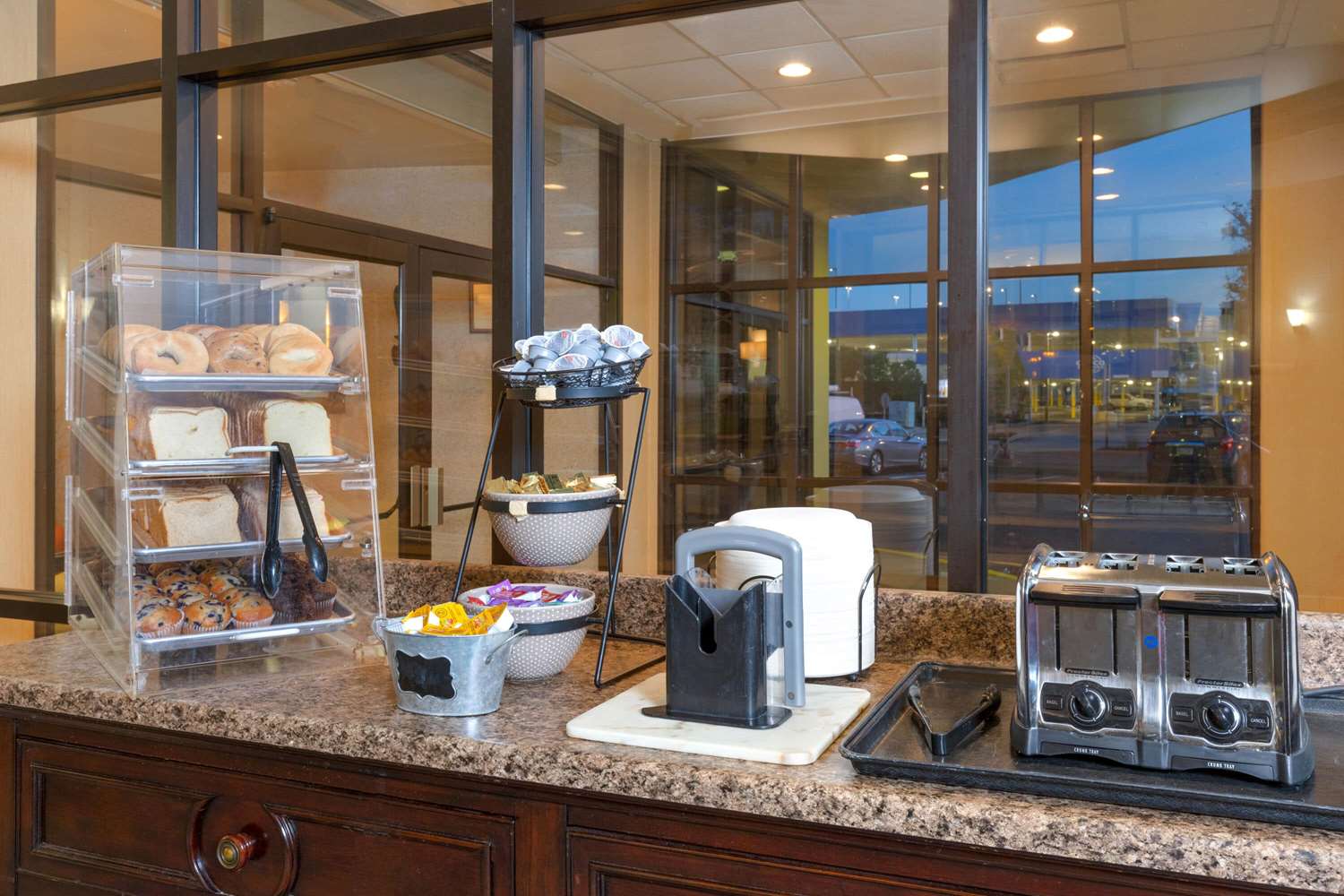La Quinta Inn and Suites by Wyndham Secaucus Meadowlands 41/41