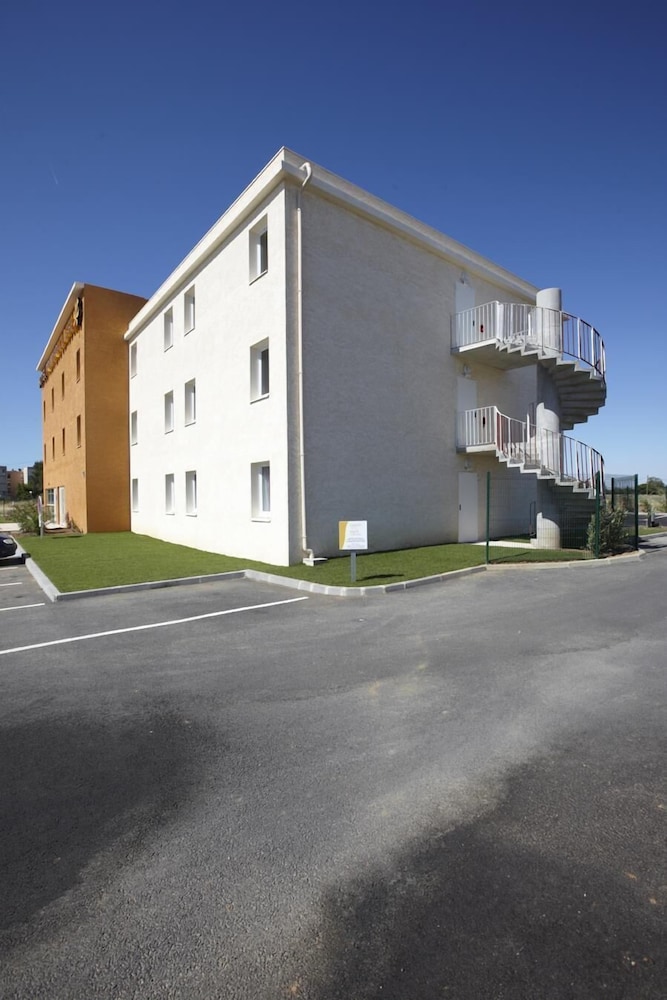 PREMIERE CLASSE ISTRES 6/41