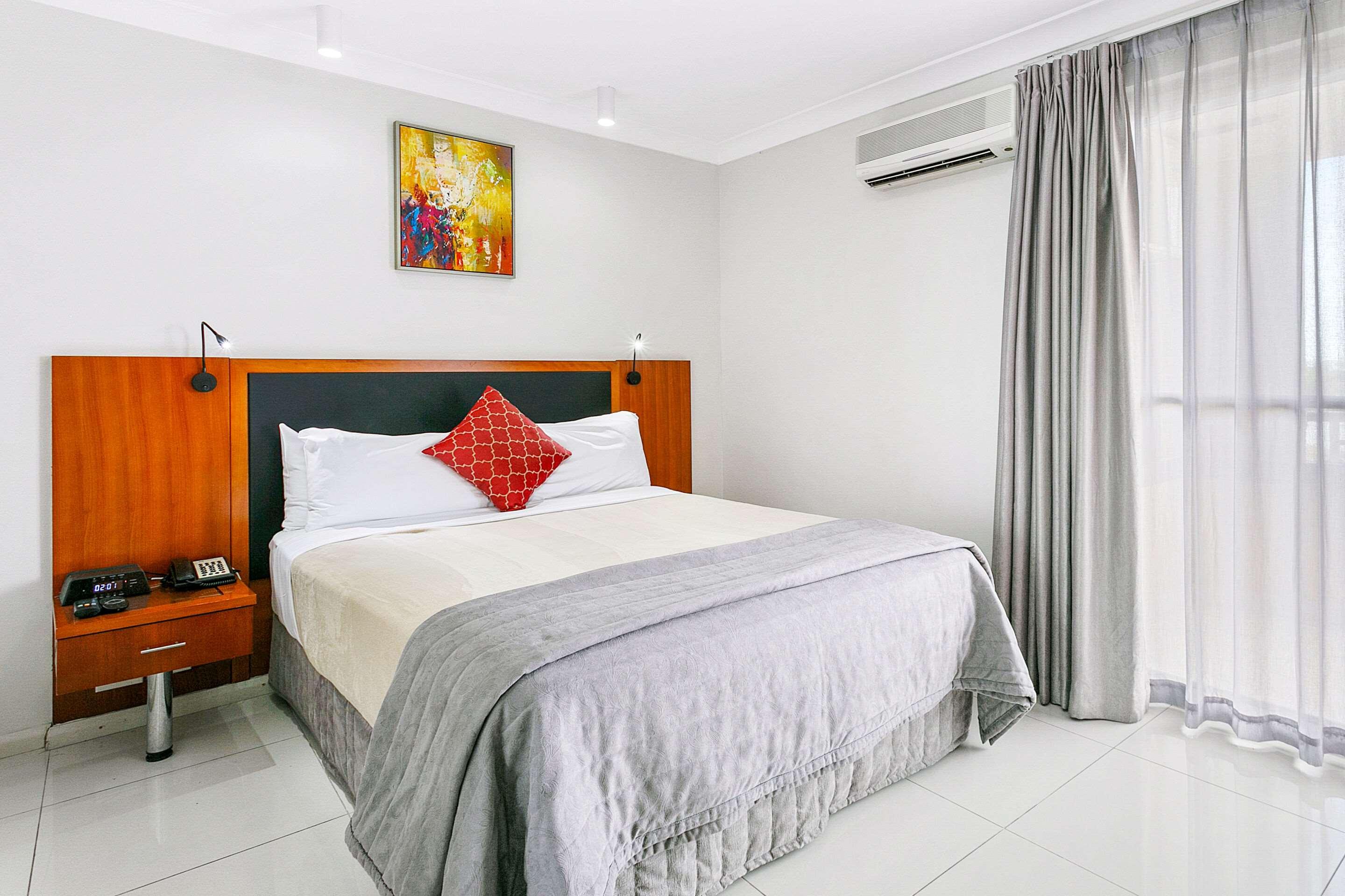 UPGRADE, SUITE, QUEEN AND TWIN BEDS