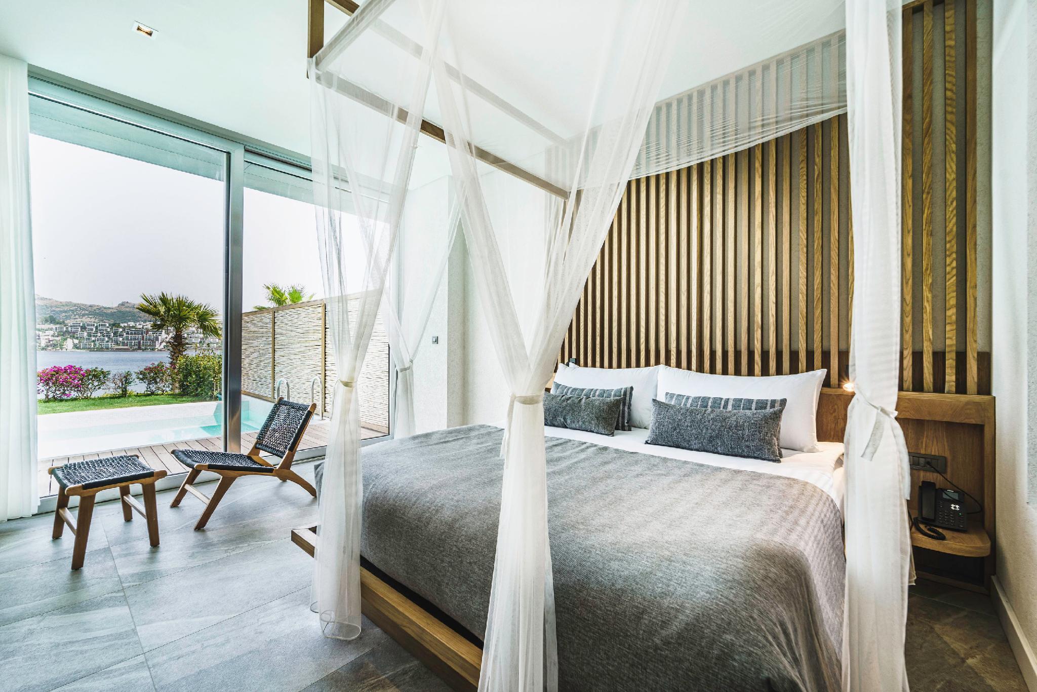 Presidential, Suite, 1 Double and 4 Single Beds