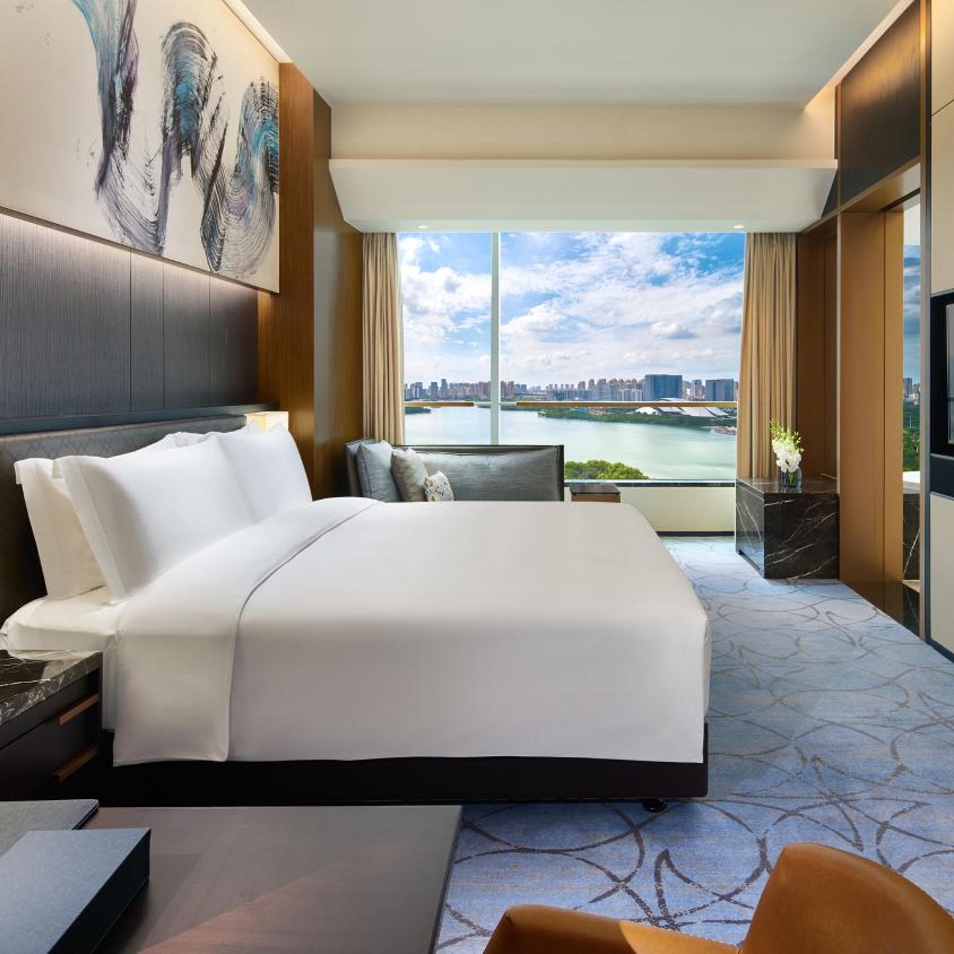 Premium, King Bed, Lake View, Lounge Access