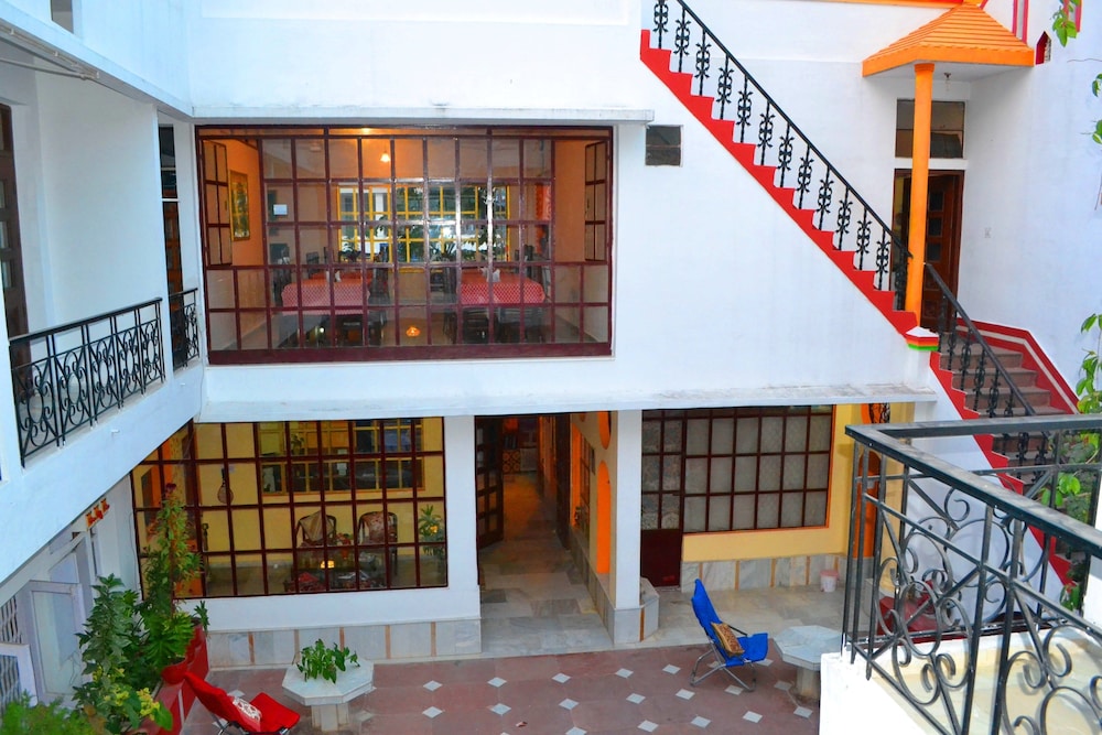 Hotel Harmony 5/50